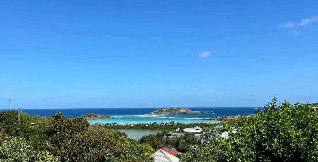 Beau terrain constructible - vue mer - Grand Cul de Sac - Photo 1